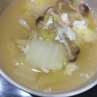 白菜、しめじ、卵のスープ